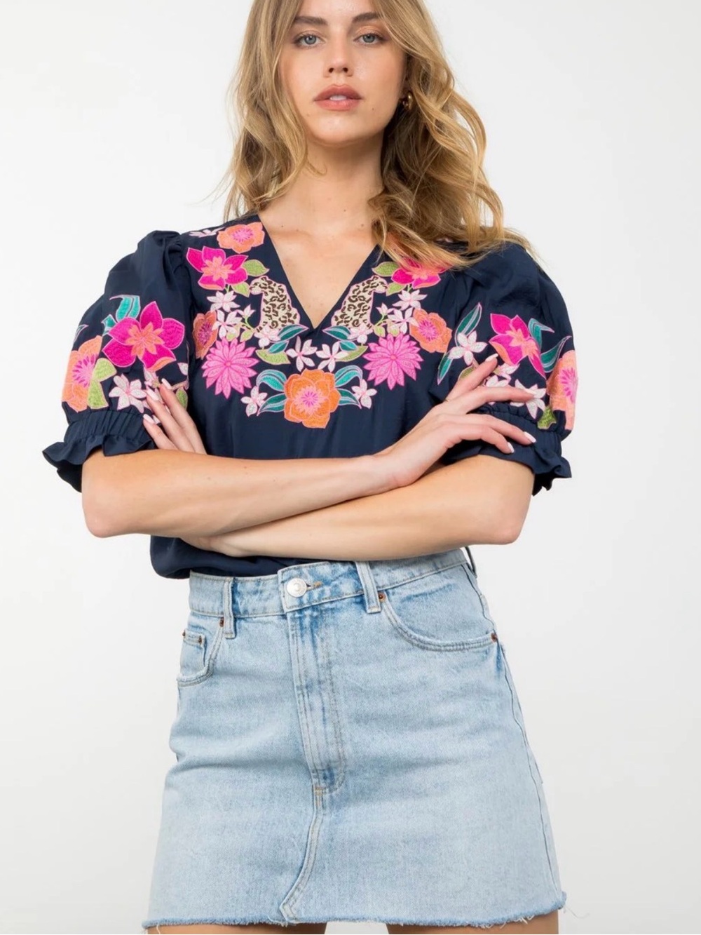 THML Women’s Blouse Navy Vibrant Floral Embroidery Puff Sleeves V-Neck Size S